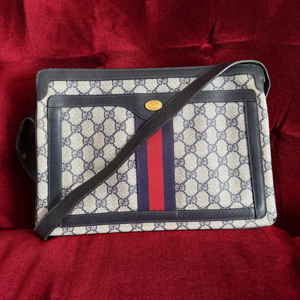 GUCCI GG SUPREME VINTAGE CROSSBODY BAG - Picture 2 of 13